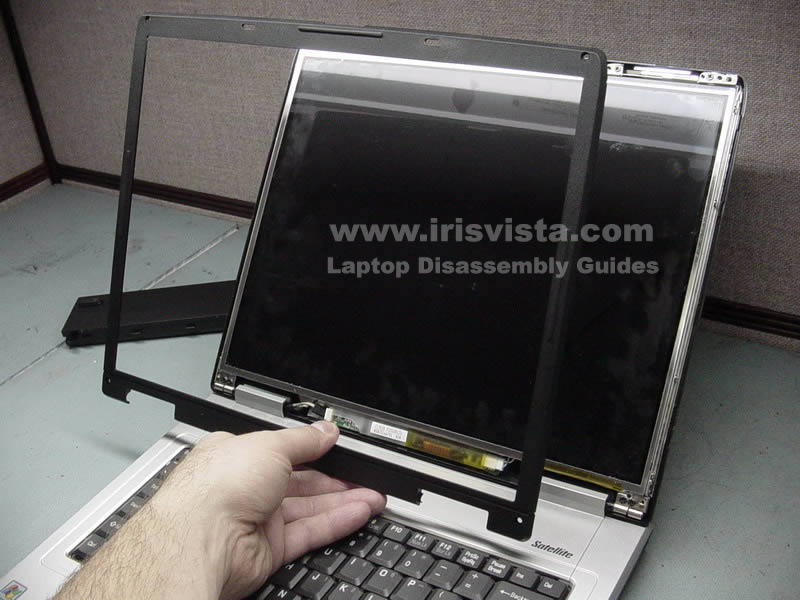 how to replace lcd screen on toshiba satellite laptop